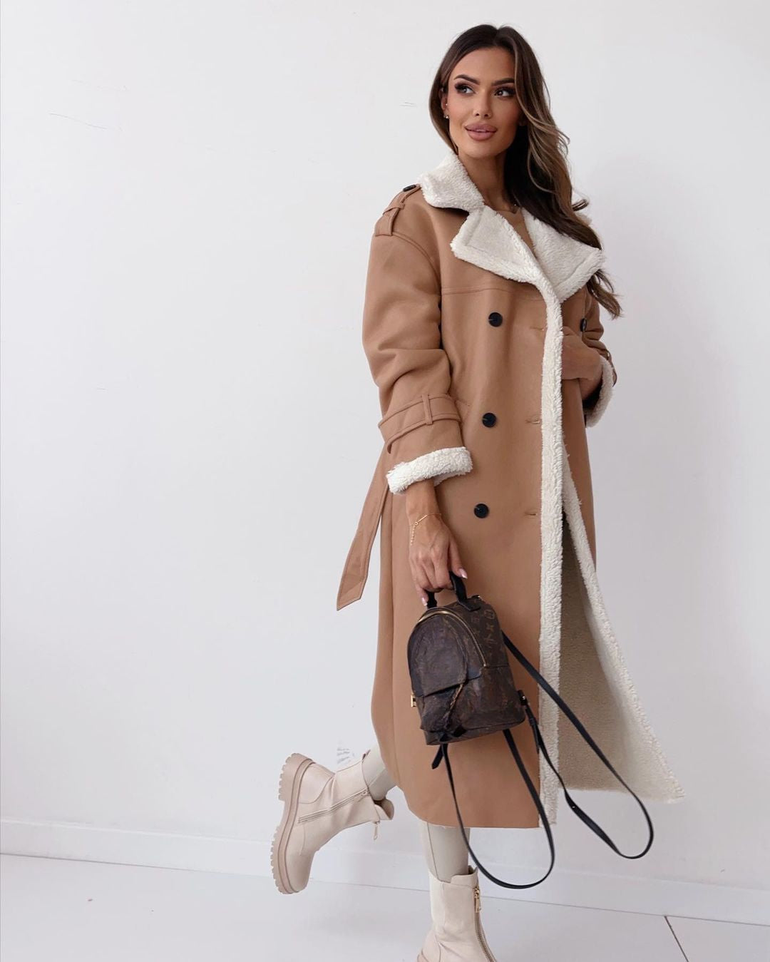 AVELOR Monroe Teddy Coat