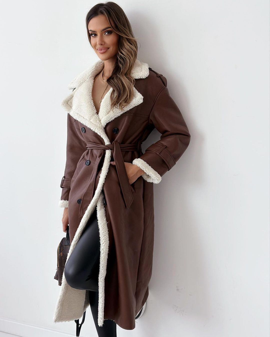 AVELOR Monroe Teddy Coat